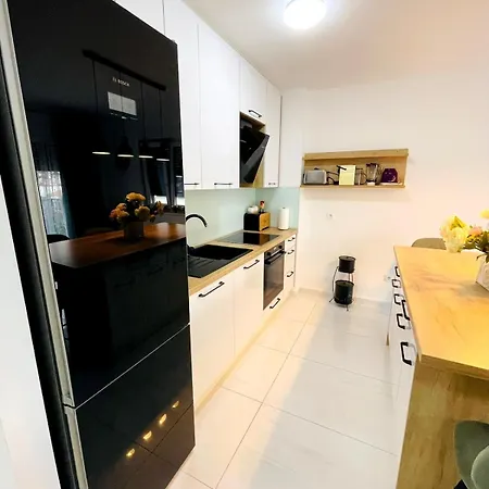 Modern Near Center, Free Parking Трогир