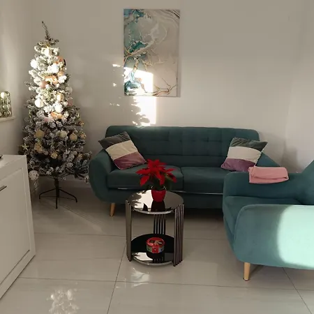 Modern Near Center, Free Parking * Трогир