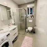 Modern Near Center, Free Parking *