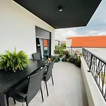 Apartment Modern Near Center, Free Parking *