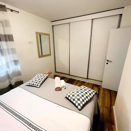 Διαμέρισμα Modern Near Center, Free Parking Τρογκίρ