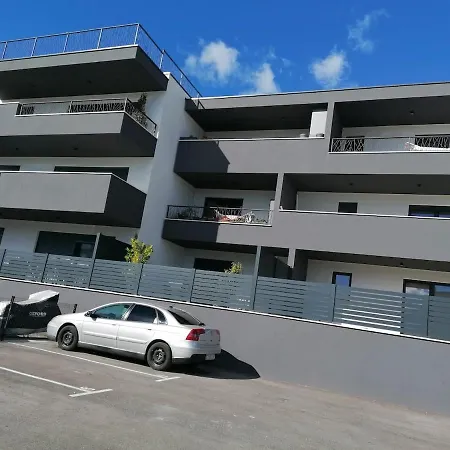 Modern Near Center, Free Parking Daire *