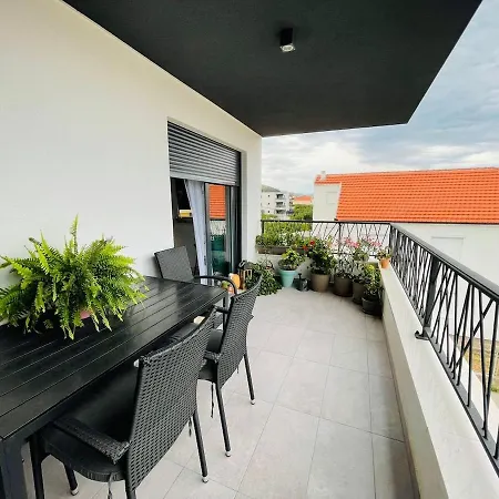 Apartment Modern Near Center, Free Parking *